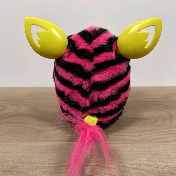 2012 Furby Boom Pink Black striped Yellow Hasbro Electronic Interactive Toy - Picture 3 of 4